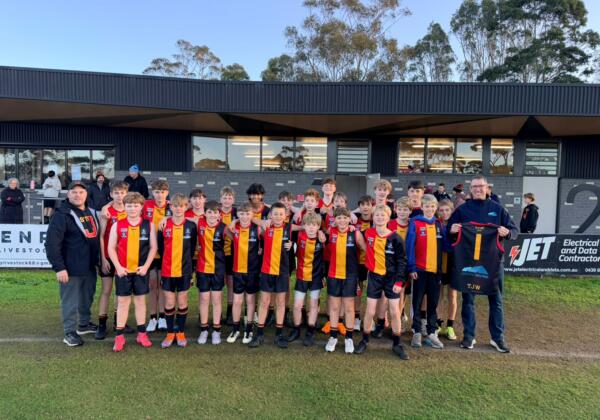 Lifestyle Builders sponsoring the St Joseph's Football Club Under 14s team in Geelong